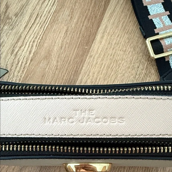 Marc Jacobs Cream Crossbody Bag with Black Strap - Picture 2 of 5